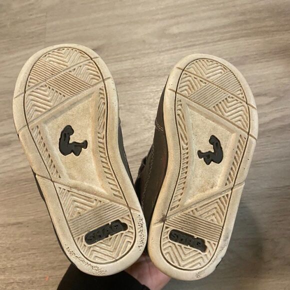 Shaq Boys Retro Gray Red BTSQ0400001 Mid Top Round Toe Basketball Shoes Size 8 - Picture 6 of 7